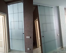 Раздвижная стеклянная дверь с витражом